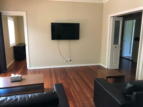 Jean Street Home Away From Home - Accommodation NSW 2