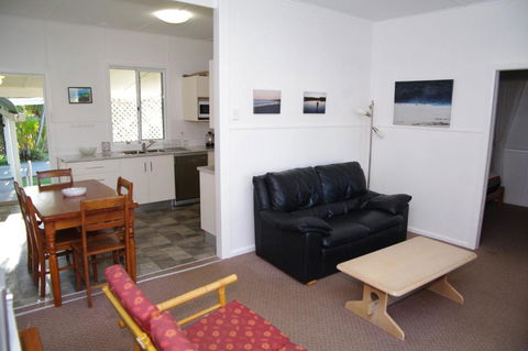 Fleur Cottage 7 Willow Street - Accommodation NSW 3