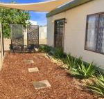 Cute Private Studio Flat with AIRCON - Accommodation NSW