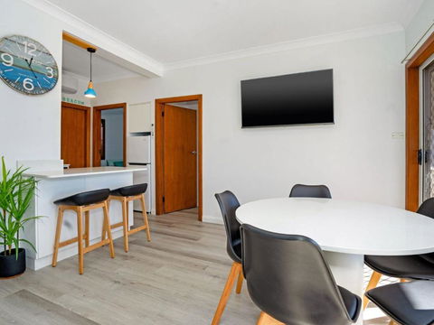 Beachcomer Unit 2 The Entrance NSW - Accommodation NSW 4