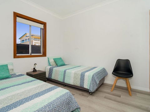 Beachcomer Unit 2 The Entrance NSW - Accommodation NSW 6