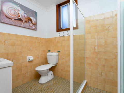 Beachcomer Unit 2 The Entrance NSW - Accommodation NSW 3