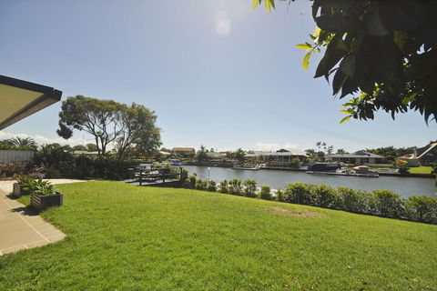 Bribie Island Canal Holiday Destination - Accommodation NSW 2