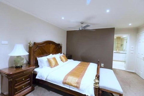 Pride Leisure Tudor House - Accommodation NSW 4