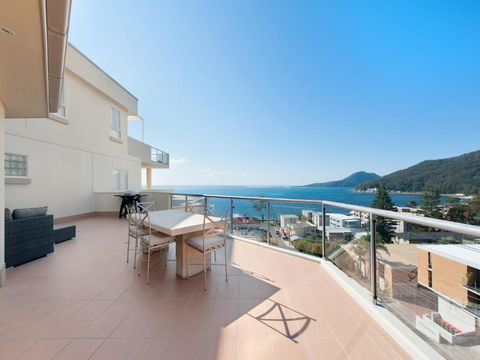 Views Views & More Views Sub Penthouse In Shoal Bay - Accommodation NSW 6