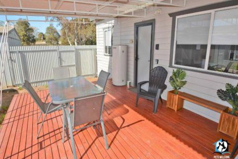 Just Renovated 2BR Cottage In Heart Of Wentworth - Accommodation NSW 1