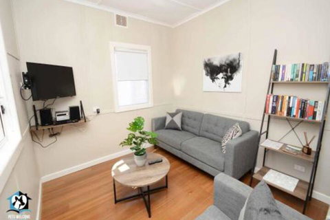 Just Renovated 2BR Cottage In Heart Of Wentworth - Accommodation NSW 5