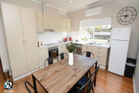 Just Renovated 2BR Cottage In Heart Of Wentworth - Accommodation NSW 6