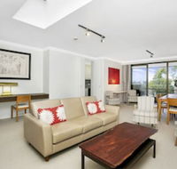 Sunny  Spacious Two Bdr Apt SPF13 - Accommodation NSW