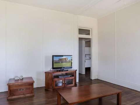 Yamba Pilot Cottage 1 Pets Welcome Close To Beach - Accommodation NSW 2