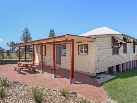 Yamba Pilot Cottage 1 Pets Welcome Close To Beach - Accommodation NSW 4