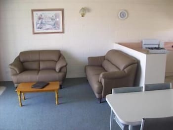 Black Swan Motor Inn - Accommodation NSW 5