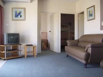 Black Swan Motor Inn - Accommodation NSW 3
