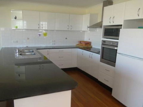 Ultimate Beach House 19a Graham Street Views Peace & Quiet - Accommodation NSW 5