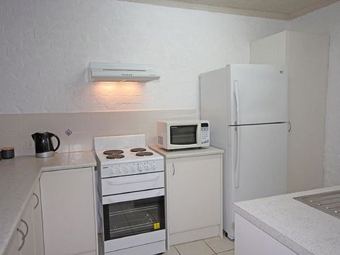 23 Bay Parklands 2 Gowrie Avenue Little Beach Air Con Pool & Tennis Court - Accommodation NSW 4