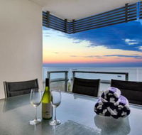 Oceana Darwin Central Oceanfront 3 bedroom 2 Lounge Room Pool Gym Tennis Court Sleeps 9 - Accommodation NSW