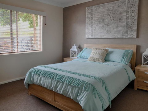 Sandy Bottoms With WiFi Just Moments From Beach - Accommodation NSW 4