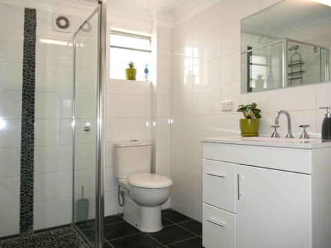 Sandy Bottoms With WiFi Just Moments From Beach - Accommodation NSW 5