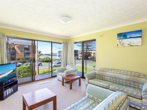 Champagne Court 1 With Water Views - Accommodation NSW 1