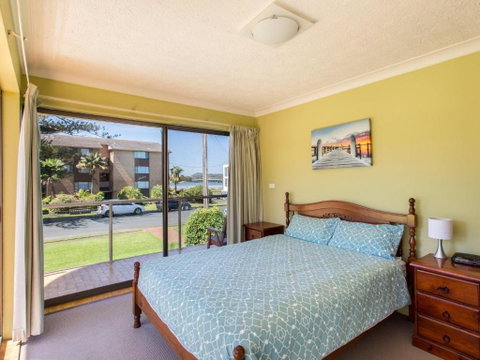 Champagne Court 1 With Water Views - Accommodation NSW 6
