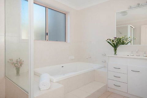 Pacific Rose Winter Holiday Special - Accommodation NSW 4