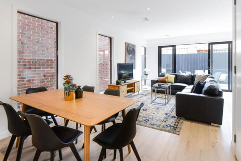 BOUTIQUE STAYS Murrumbeena Place 1 - Accommodation NSW 5