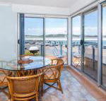 Fairholme 8 Perfect Lakefront Position - Accommodation NSW