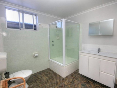 45B Wharf Street Downstairs - Accommodation NSW 4
