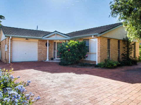 1 / 4 Huntly Close - Accommodation NSW 3