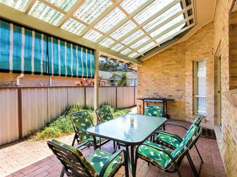 1 / 4 Huntly Close - Accommodation NSW 5