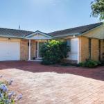 1 / 4 Huntly Close - Accommodation NSW 0