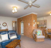 St James 6 Stylish Airconditioned Retreat - Accommodation NSW