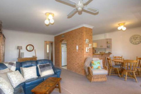 St James 6 Stylish Airconditioned Retreat - Accommodation NSW 0