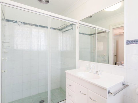 1 / 54 Parkes Airconditioned - Accommodation NSW 5