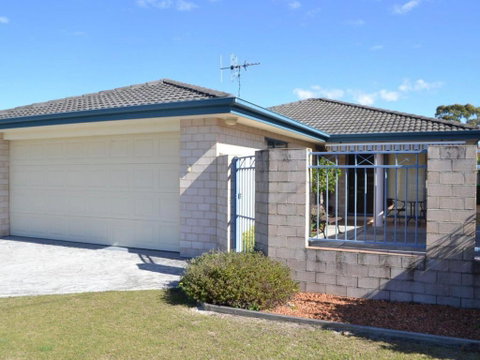 1 / 54 Parkes Airconditioned - Accommodation NSW 1