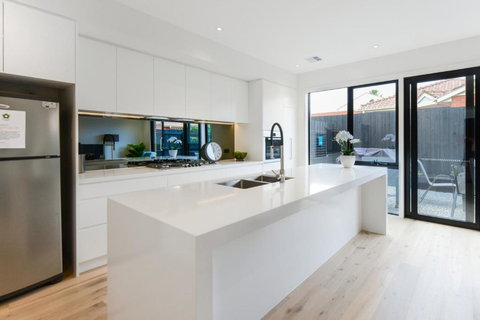 BOUTIQUE STAYS Murrumbeena Place 2 - Accommodation NSW 3