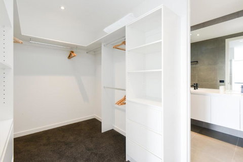 BOUTIQUE STAYS Murrumbeena Place 2 - Accommodation NSW 2