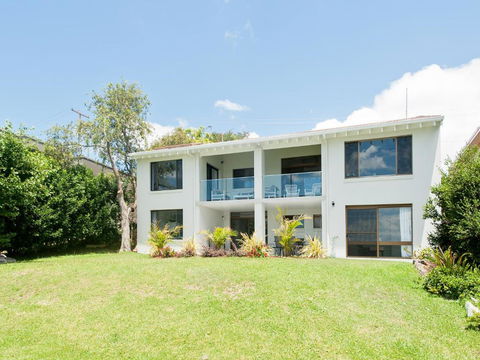 Baywatch Beachfront Bliss Executive Home - Accommodation NSW 2