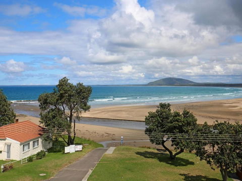 The Rotunda At Gerroa Pet Friendly Beachfront - Accommodation NSW 4
