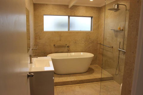 Hidden Oasis Pet Friendly In Anna Bay - Accommodation NSW 6