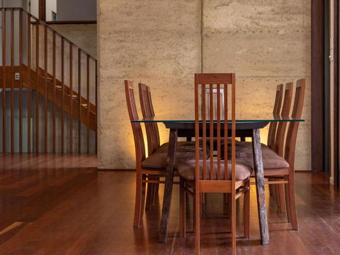 Dux Nutz - Accommodation NSW 2