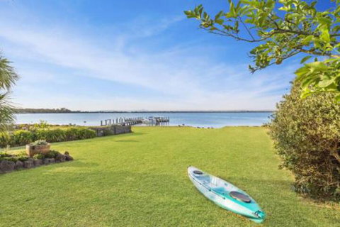 Eagle Point Getaway Waterfront Serenity! - Accommodation NSW 7