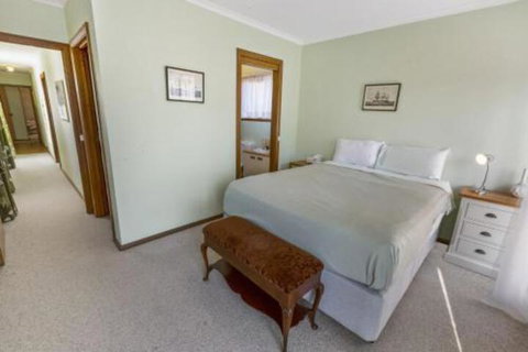 Eagle Point Getaway Waterfront Serenity! - Accommodation NSW 3