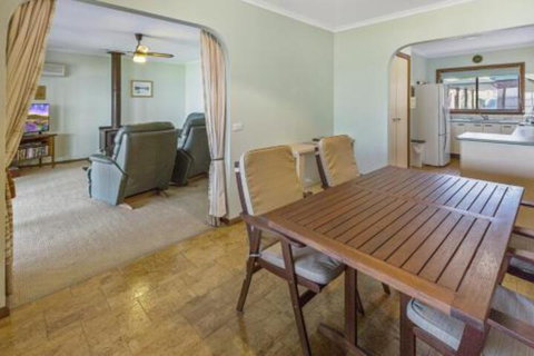 Eagle Point Getaway Waterfront Serenity! - Accommodation NSW 5