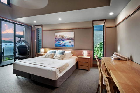 Yacht Club Villa 33 Serenity 4 Bedroom 4 Bathroom House Ocean Views 2 Buggies - Accommodation NSW 1