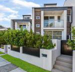 Relax in a Spacious  Modern Townhouse in Asquith - Accommodation NSW