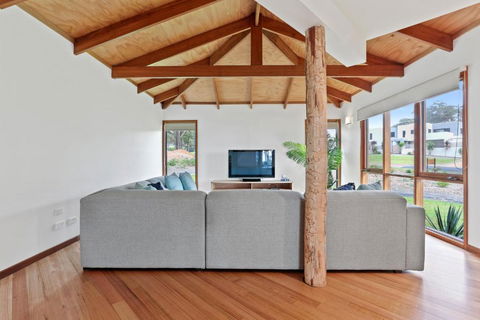 Tura Tree House - Accommodation NSW 1