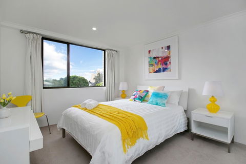 Newly Renovate Immaculate Cremorne One Bedroom Apartment CREM4 - Accommodation NSW 3