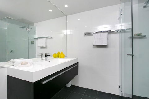 Newly Renovate Immaculate Cremorne One Bedroom Apartment CREM4 - Accommodation NSW 1