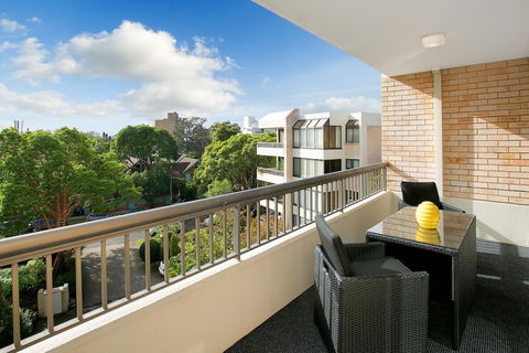 Newly Renovate Immaculate Cremorne One Bedroom Apartment CREM4 - Accommodation NSW 4